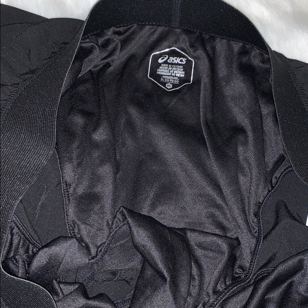 SHORTS - Picture 3 of 3